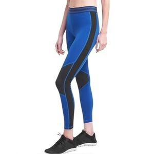 GapFit Gfast Mid Rise Blackout Colorblock Moto Workout Fitted silhouette Legging